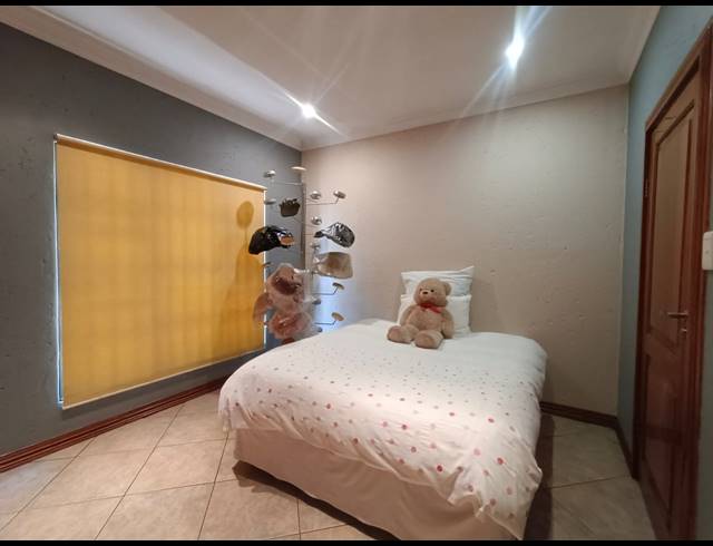 4 BEDROOM TOWNHOUSE FOR SALE IN VANDERBIJLPARK SE 2